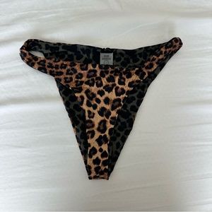Good American Better Cheeky Bottom reversible leopard 1